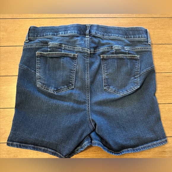 Torrid Bombshell Premium Stretch High-Rise Short Women’s Size 14 Slim Fit Dark - Picture 12 of 12